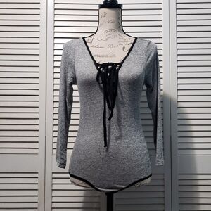 Muse Looks Bodysuit Women's Size Large Gray Long Sleeve Lace-up V-Neck Two Snap